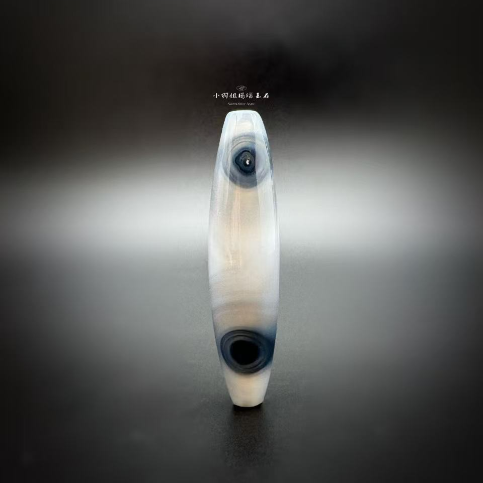 天然缠丝玛瑙三眼一凤眼蓝瞳勒子 尺寸 55.3*13.5