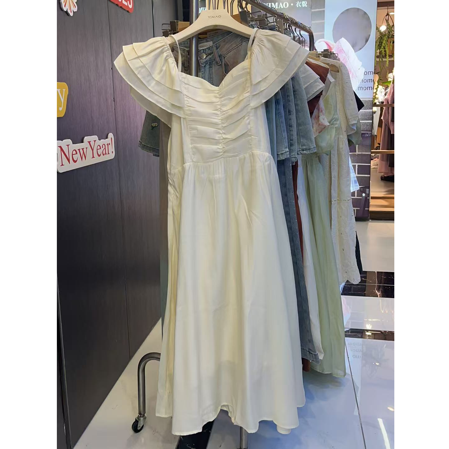 ML422564气质杏色收腰显瘦褶皱长款夏季白色连衣裙