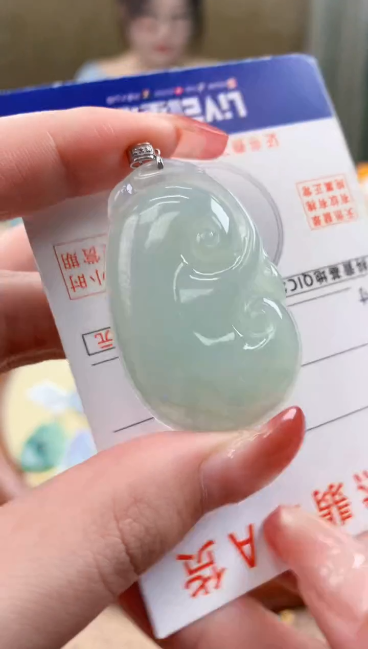 颈饰18K金镶嵌翡翠 天然A货翡翠挂件