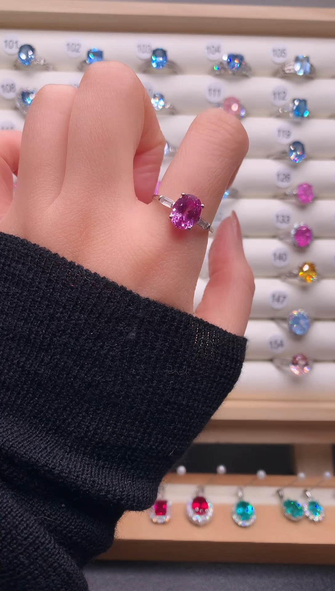 4蓝宝石（处理）帕帕拉恰热粉戒指