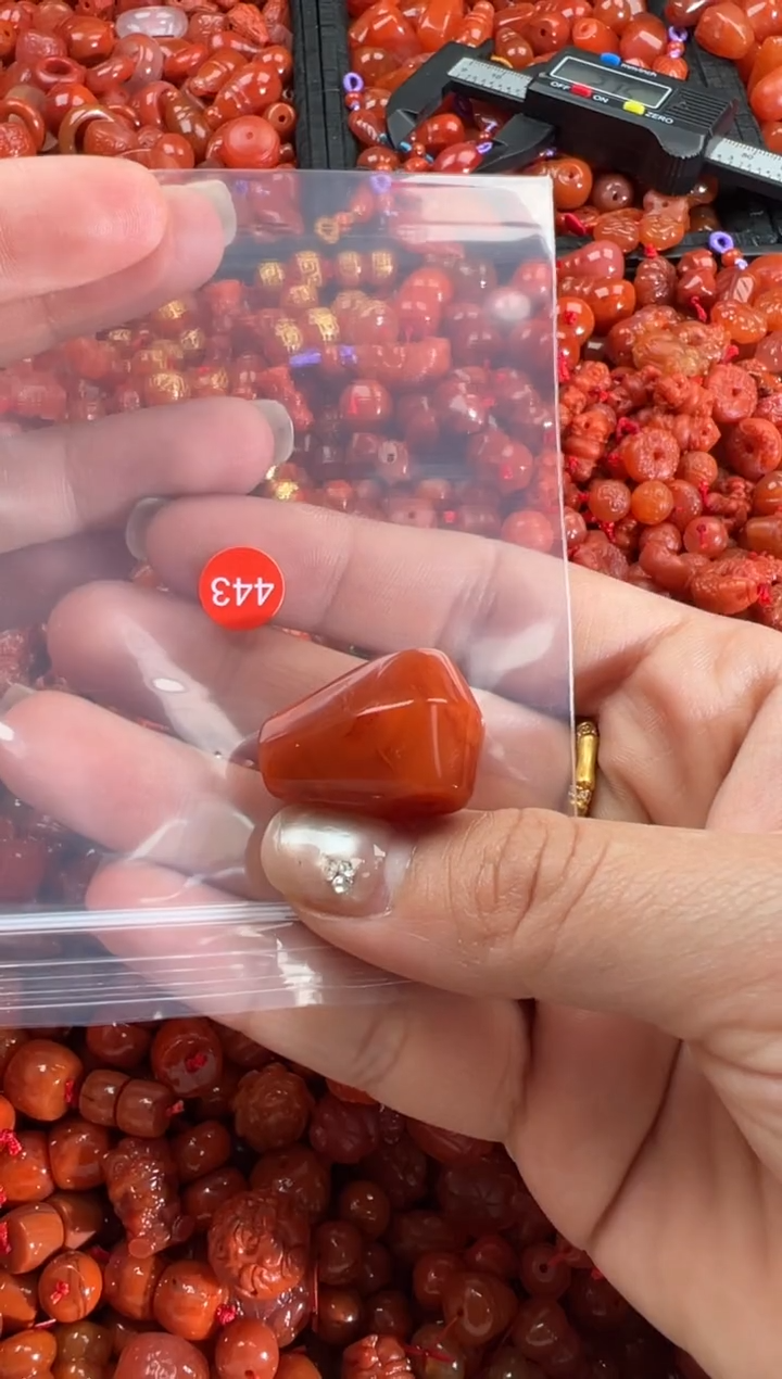 【闪购商品】南红玛瑙颈饰未镶嵌1