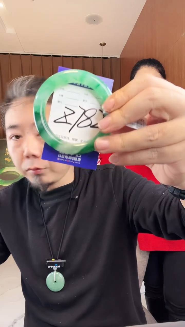 【闪购商品】石英质玉手镯未镶嵌非洲翠