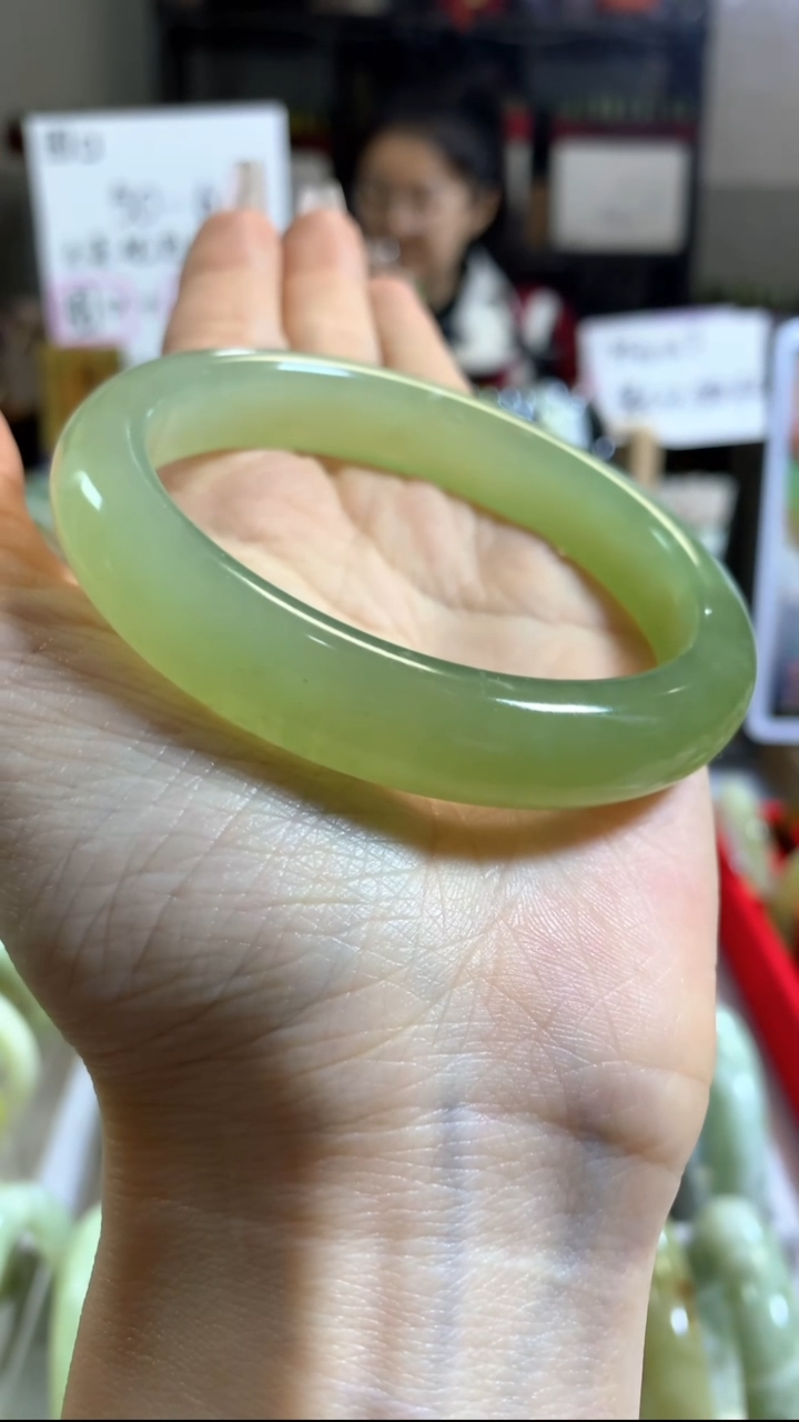 未镶嵌岫玉手镯80
