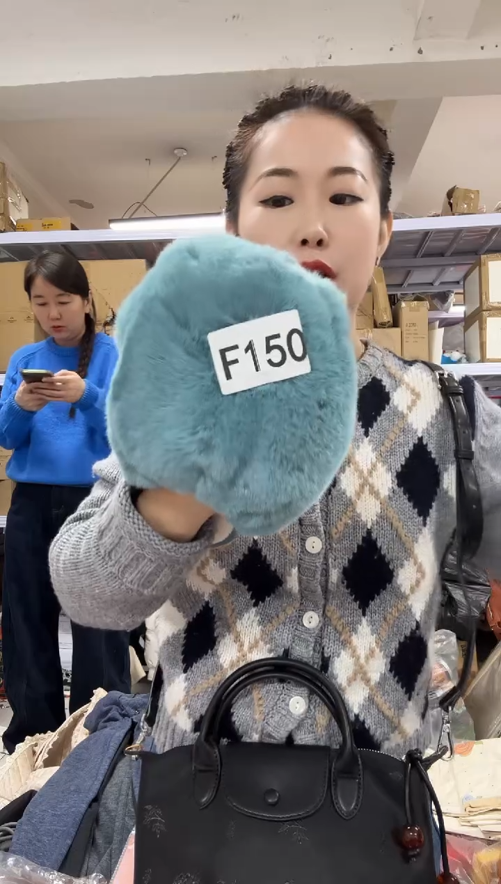 PU上车啦 宝宝们抓紧时间去下方链接拍吧  39 40码蓝色毛拖