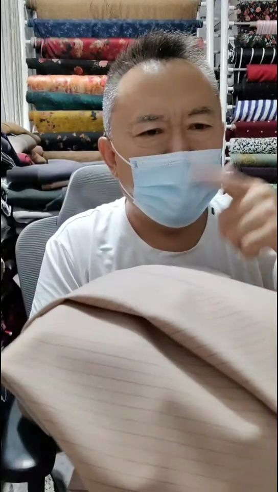 米驼色条纹精纺布料