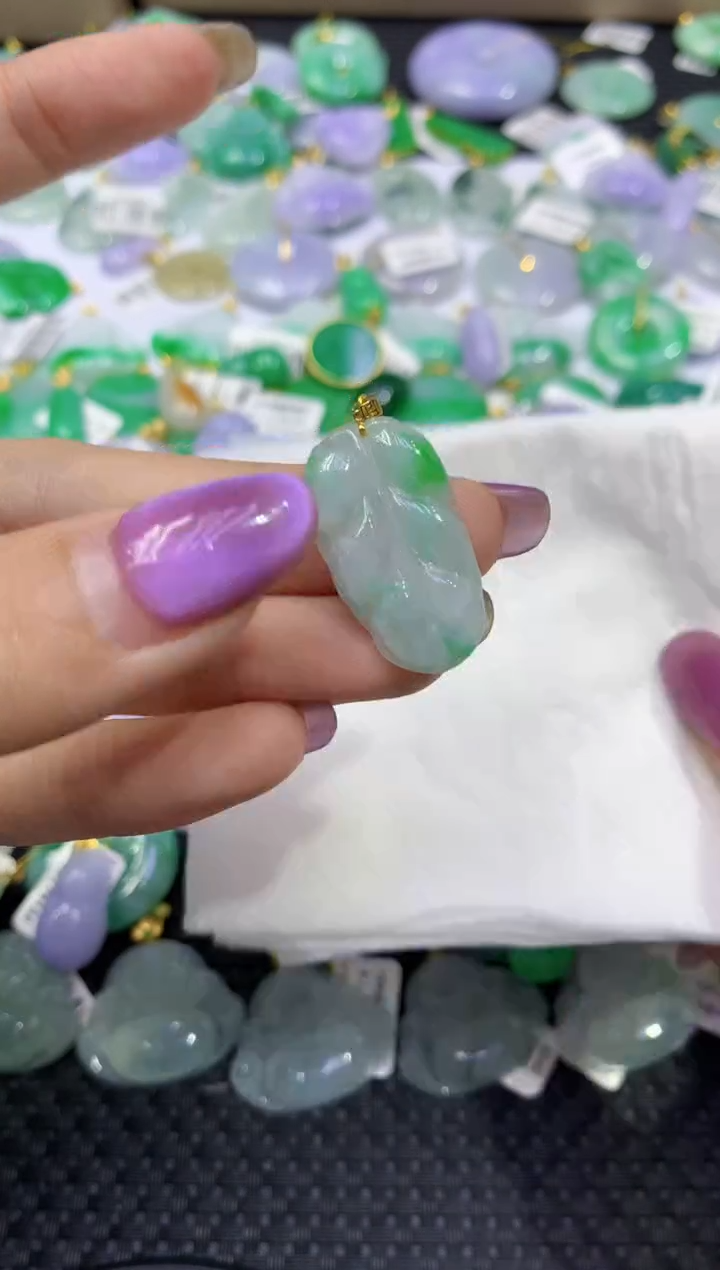 颈饰18K金镶嵌翡翠天然缅甸翡翠A货