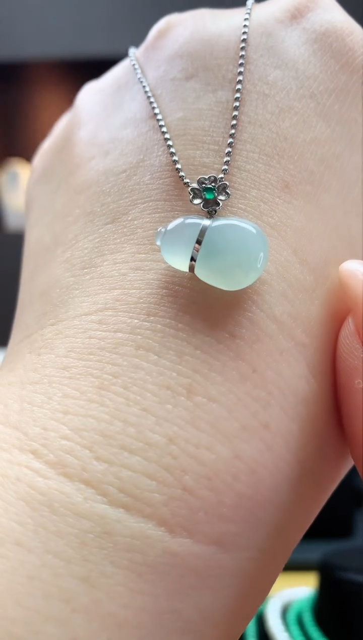 【闪购商品】翡翠吊坠(不含链)18K金镶嵌葫芦吊坠