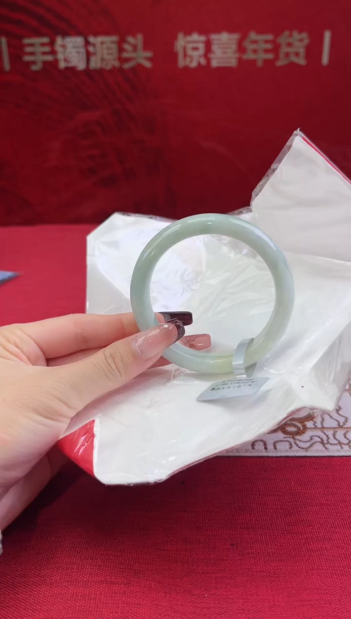 【闪购商品】翡翠手镯未镶嵌4翡翠手镯(微瑕）