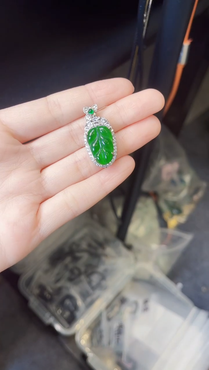 【闪购商品】翡翠颈饰银S925镶嵌叶子吊坠