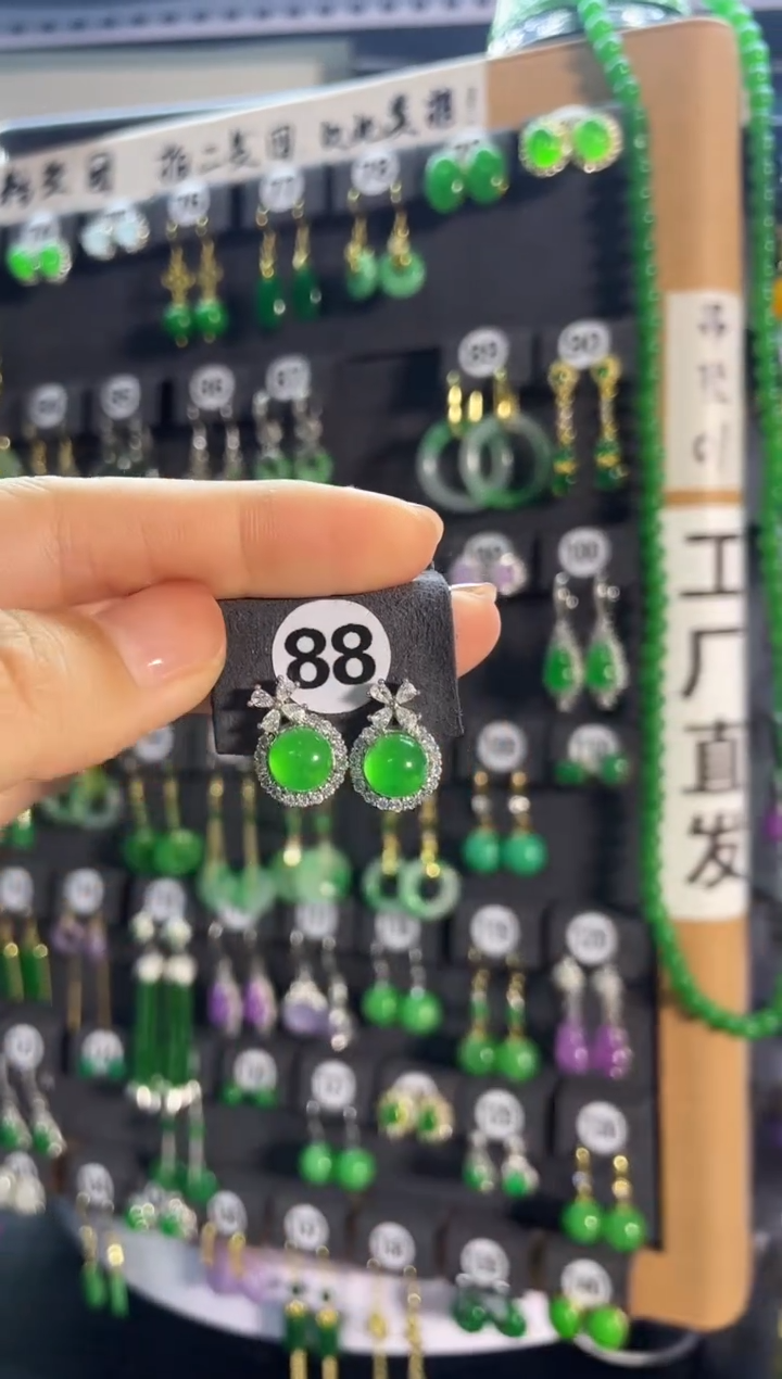 【闪购商品】翡翠耳饰银S925镶嵌88...