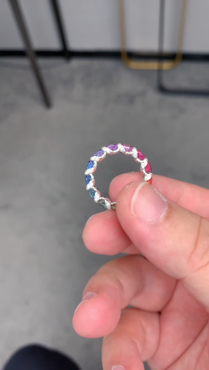 【闪购商品】定制蓝宝石戒指18K金镶嵌彩色蓝宝石排戒