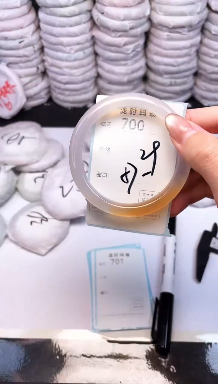 手镯玛瑙/玉髓未镶嵌700