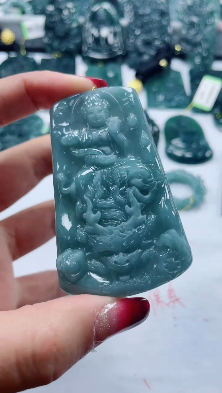 【闪购商品】翡翠颈饰未镶嵌            