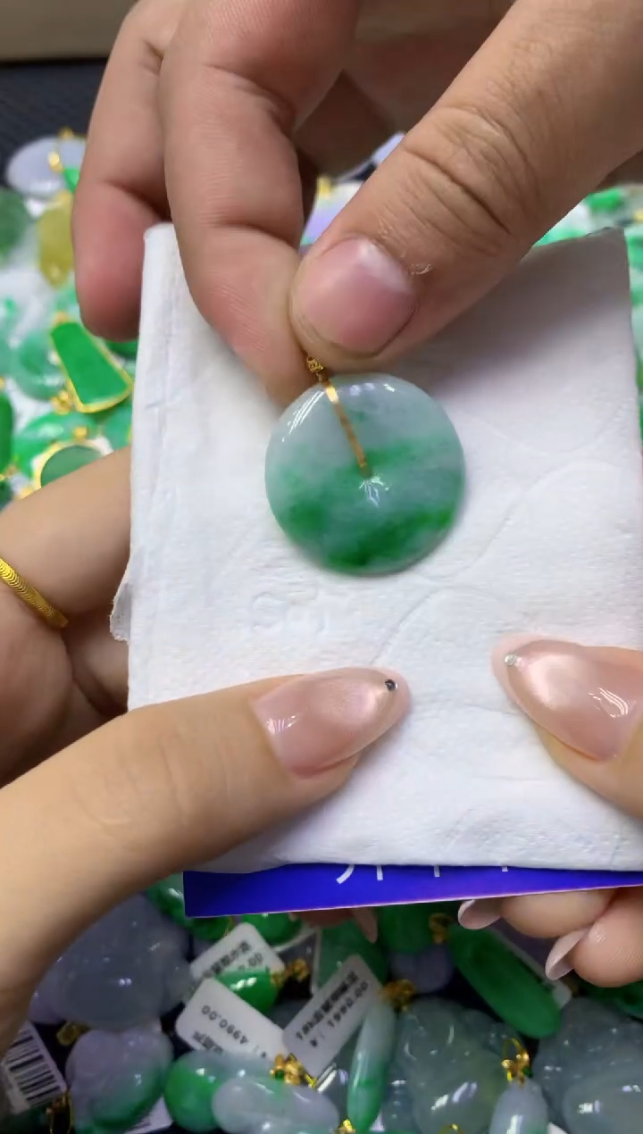 颈饰18K金镶嵌翡翠天然缅甸翡翠A货