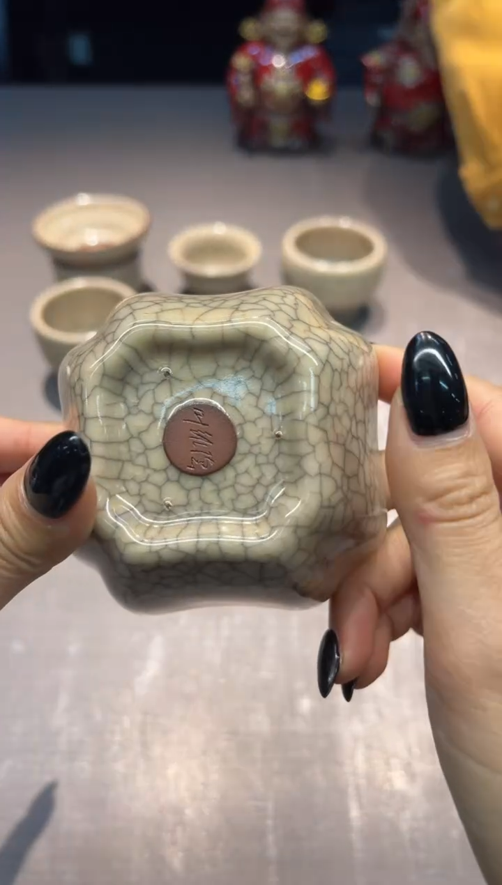 【闪购商品】叶维德 哥窑 倭角四方杯.支钉