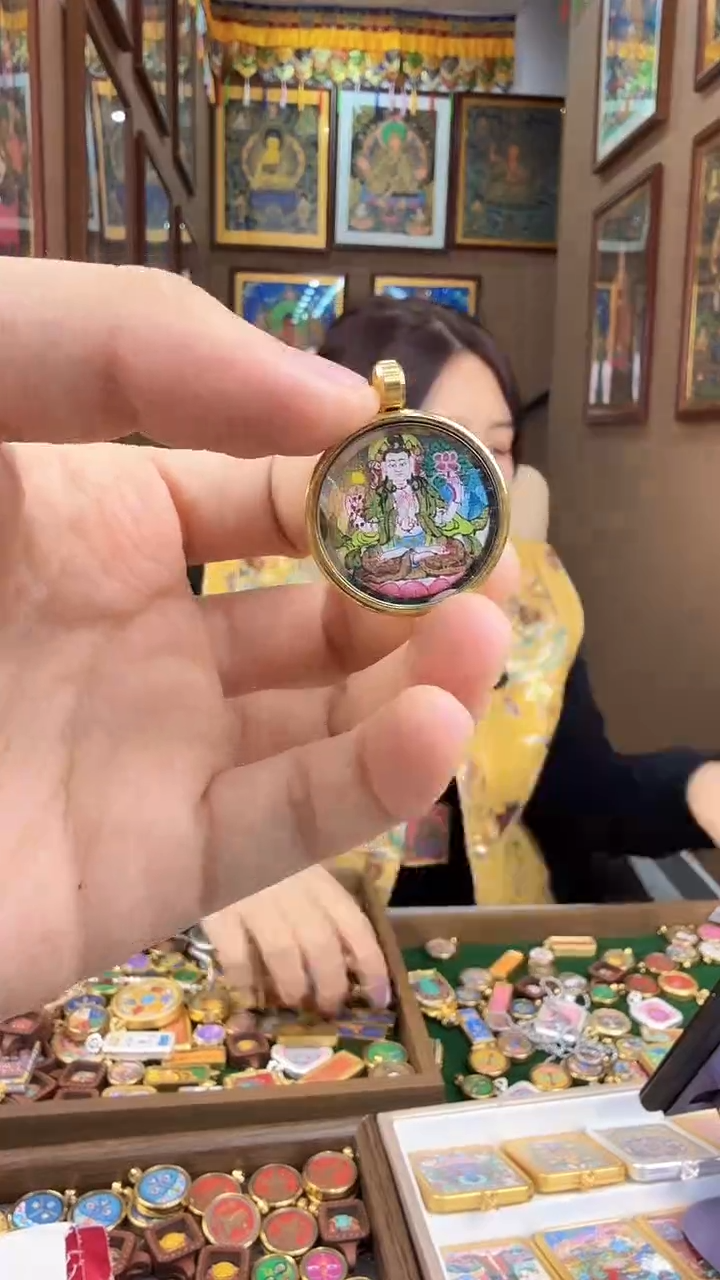 吊坠四臂观音-热贡纯手绘唐卡