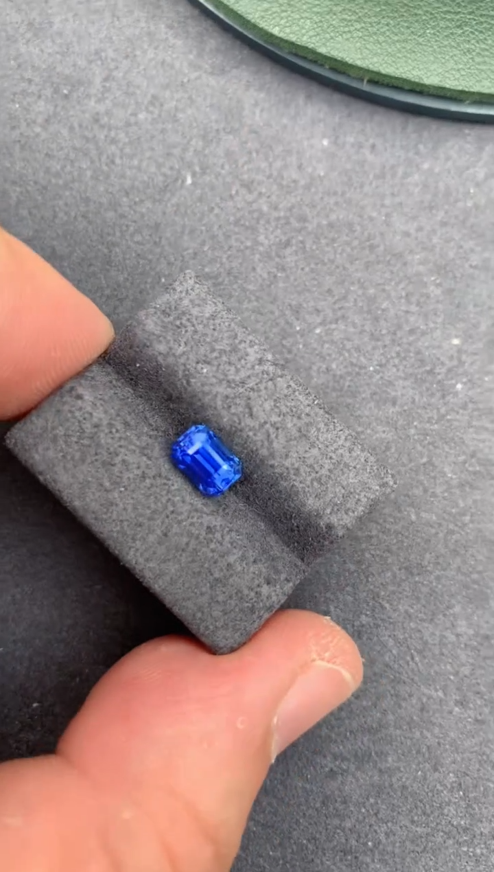 【闪购商品】蓝宝石裸石未镶嵌1.5ct 无烧皇家蓝