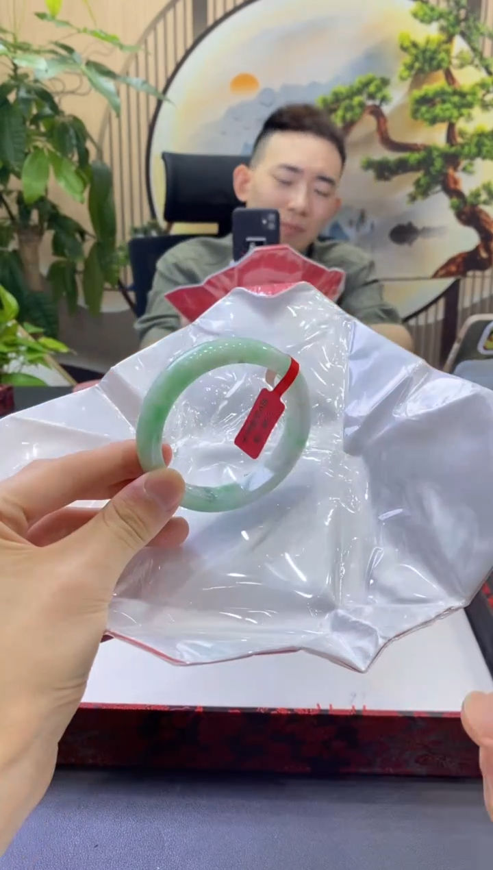 翡翠手镯未镶嵌1703