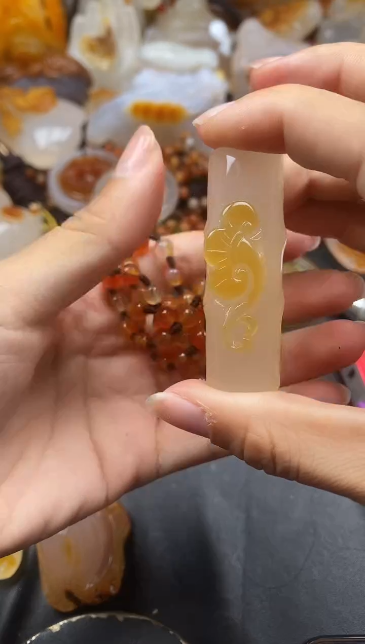 未镶嵌1玛瑙/玉髓是****?ll