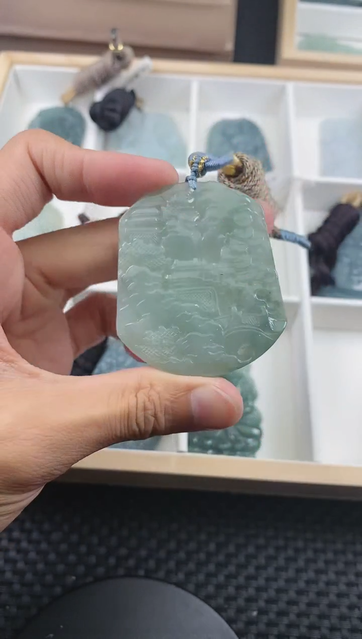 翡翠未镶嵌颈饰 