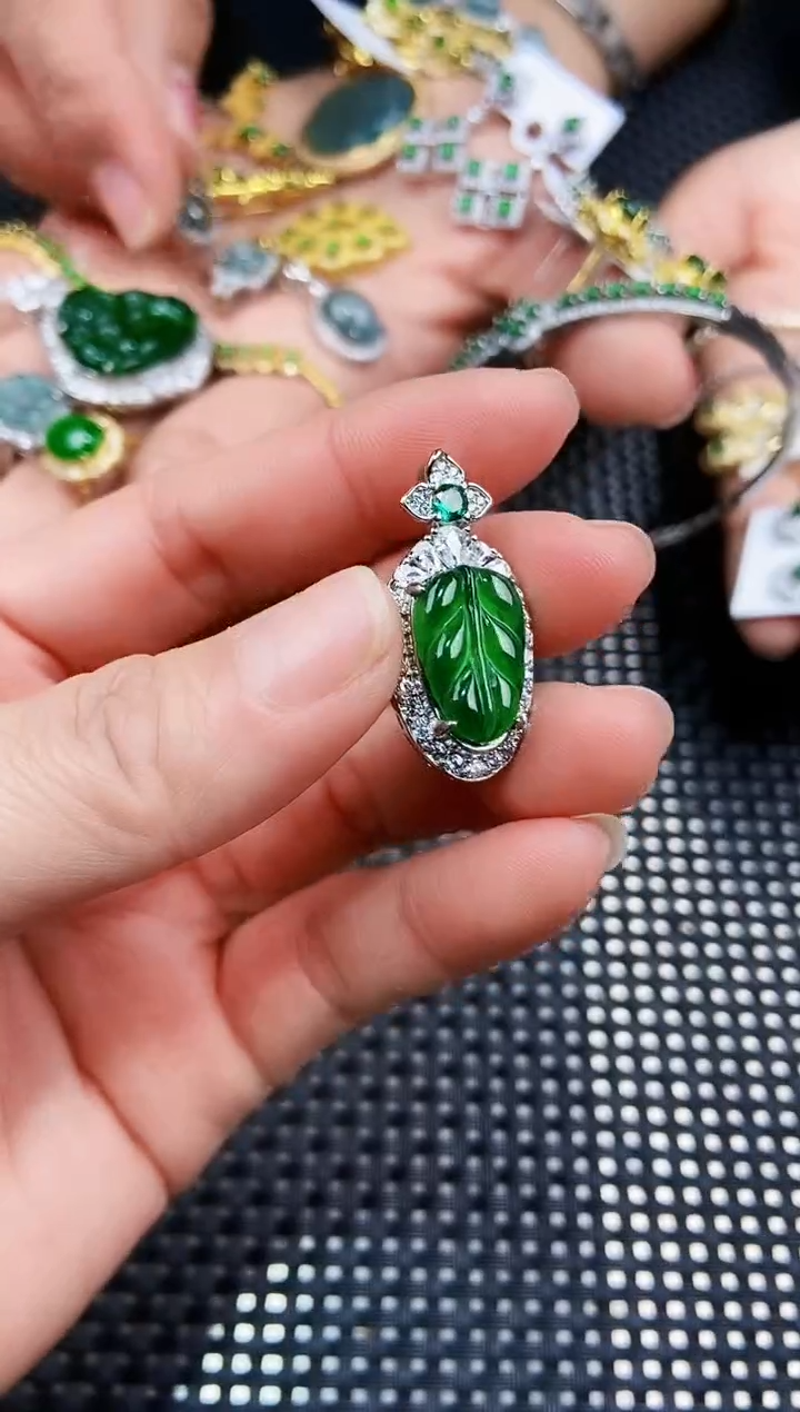 【闪购商品】翡翠吊坠(不含链)未镶嵌111111111