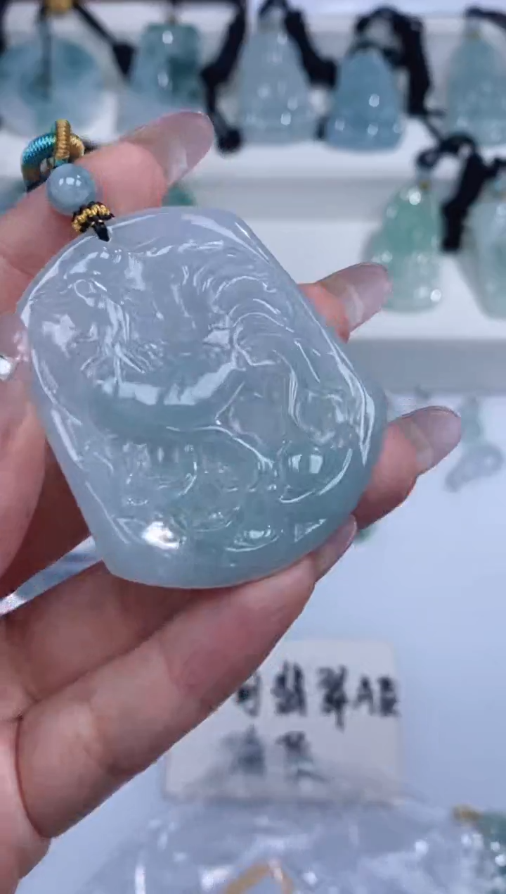 颈饰未镶嵌翡翠吊坠