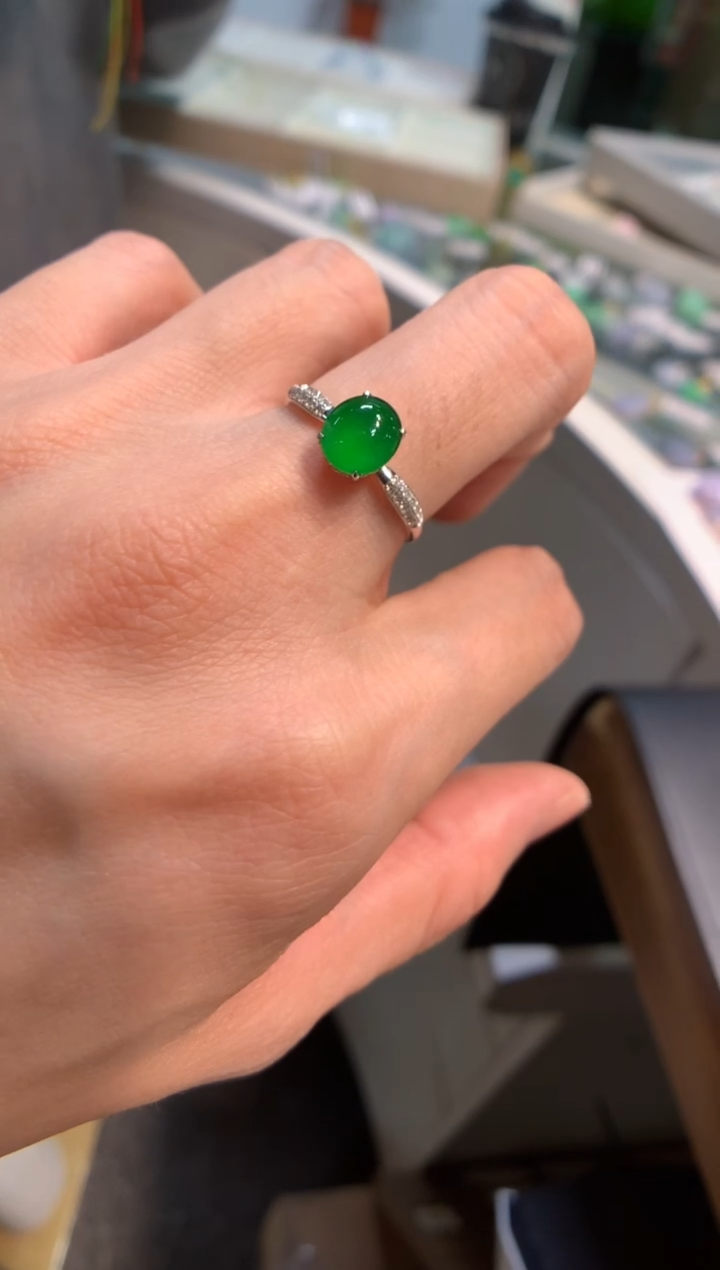 18K金镶嵌戒指翡翠戒指