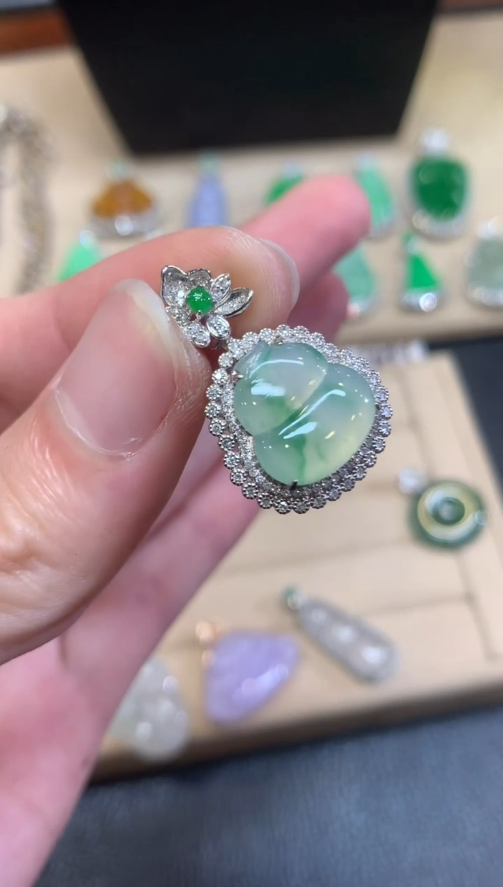 翡翠18K金镶嵌颈饰葫芦【无服务费】