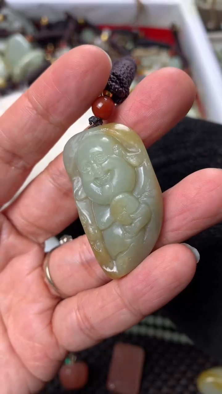 【闪购商品】和田玉颈饰未镶嵌多样性发货没有证书.拍一发一，有瑕