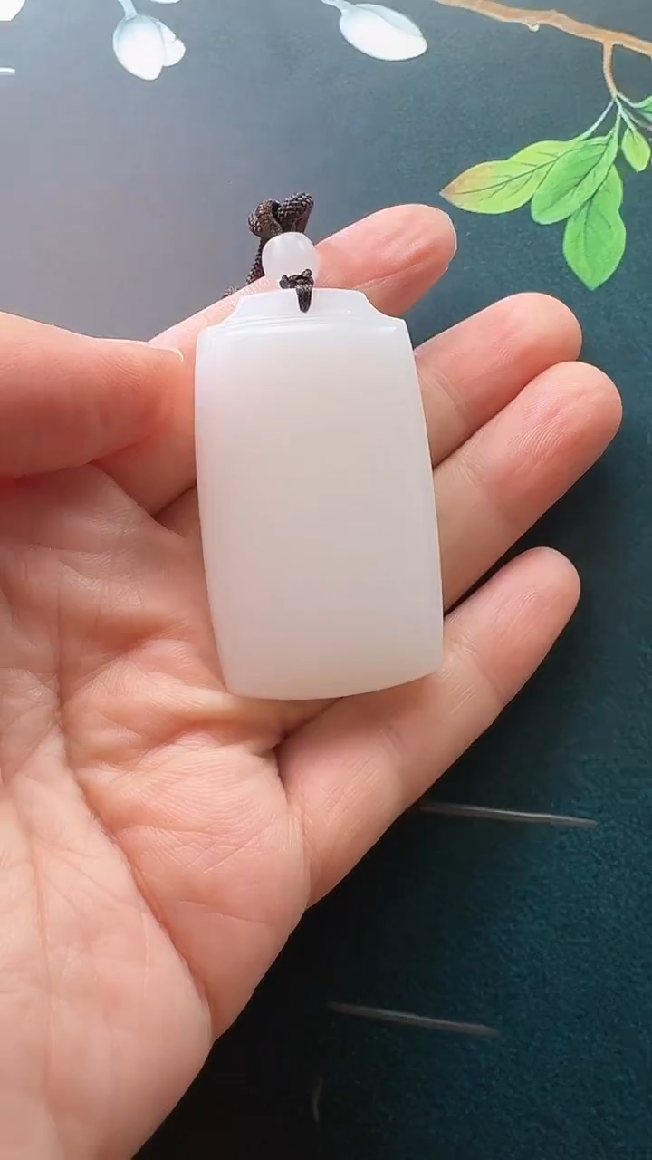 颈饰未镶嵌和田玉吊坠