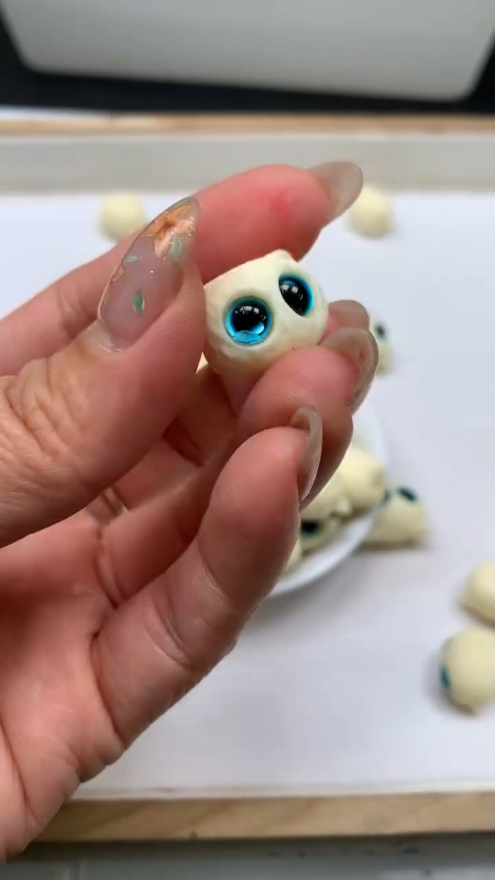 菩提散珠E889 牙牙果蓝眼猫头14*18mm1个5元