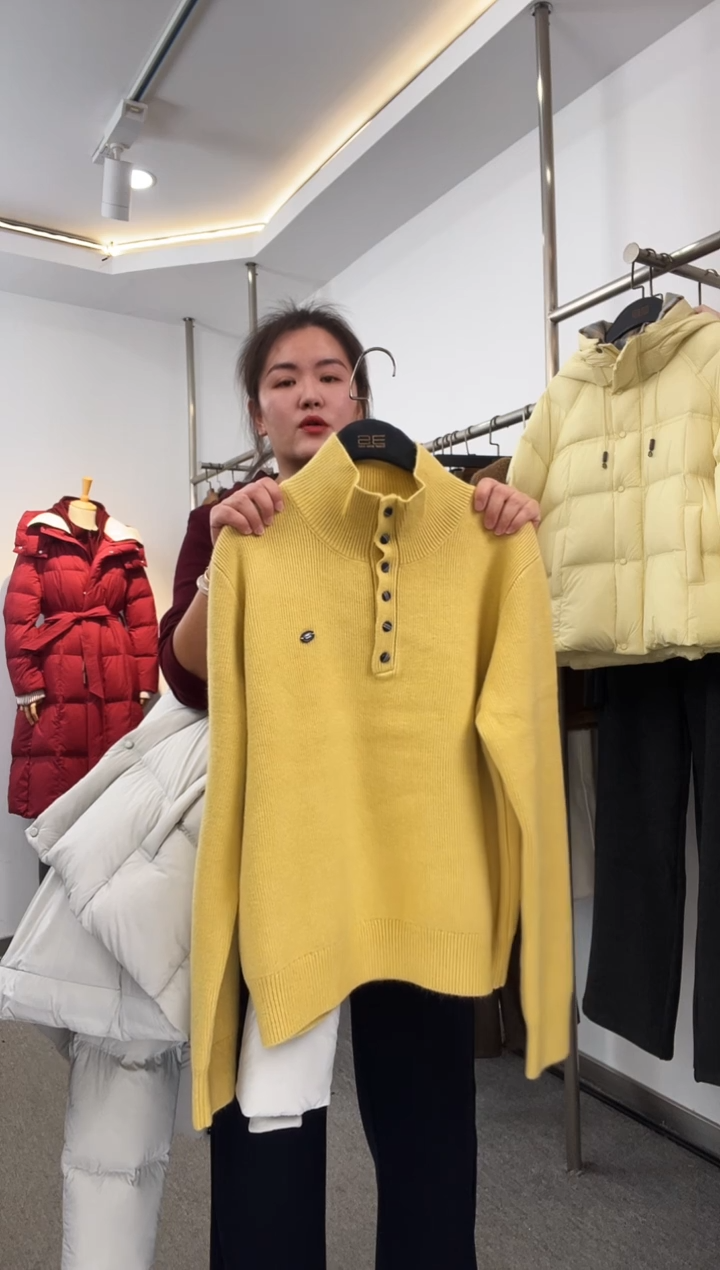 宝**儿格子扣黄色毛衫