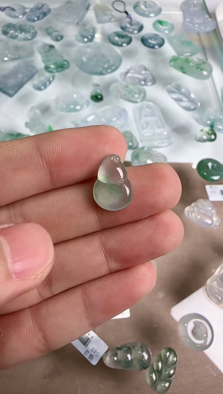 【闪购商品】翡翠吊坠(不含链)未镶嵌··