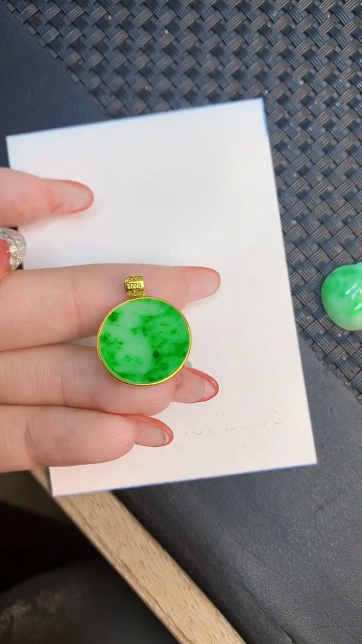 颈饰未镶嵌翡翠1