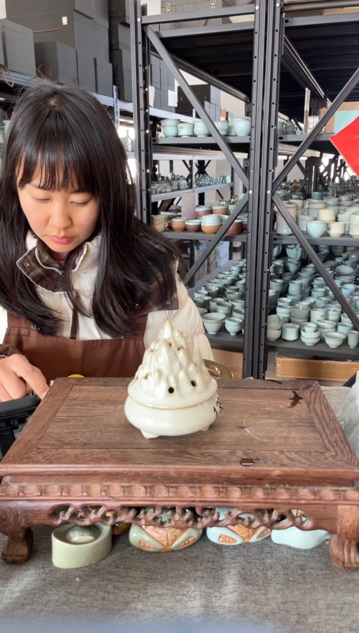 【闪购商品】瓷片微瑕月白中号博山炉。。。