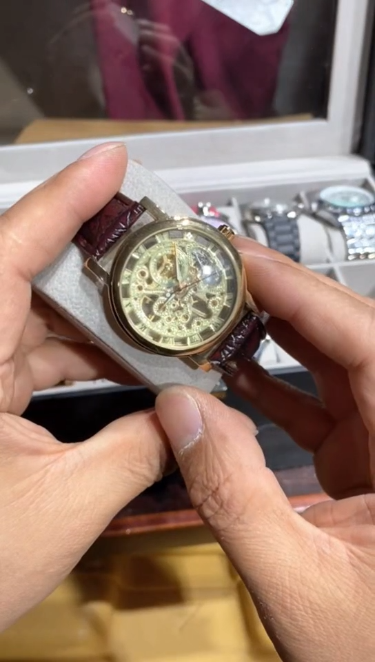 8新中古商品，瑕疵品，不保好坏。579