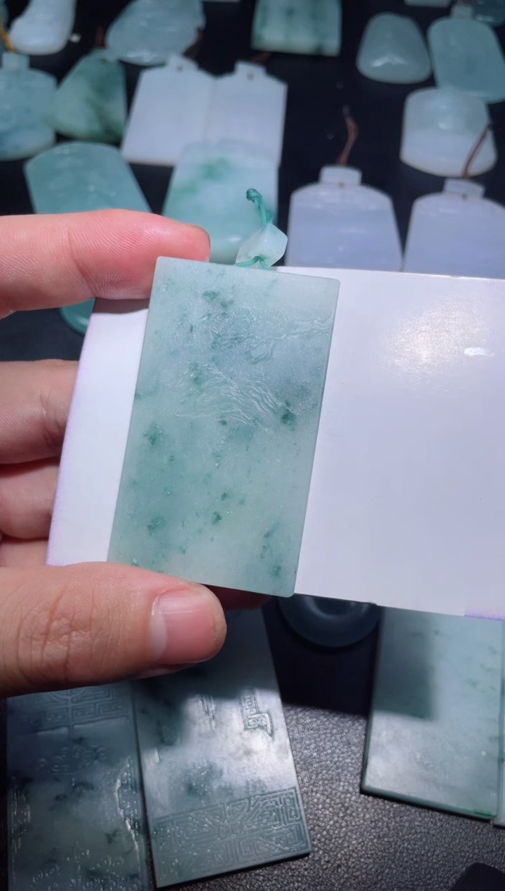 【闪购商品】定制翡翠未镶嵌狼在天涯