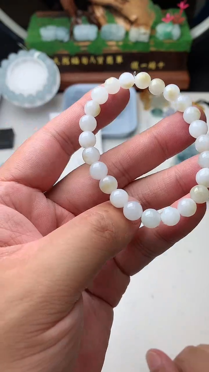 颈饰未镶嵌翡翠珠子