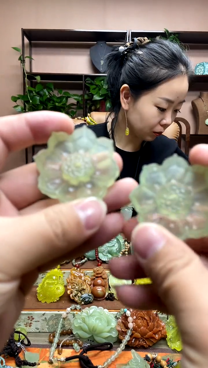 未镶嵌岫玉吊坠多样性发货发其中之一