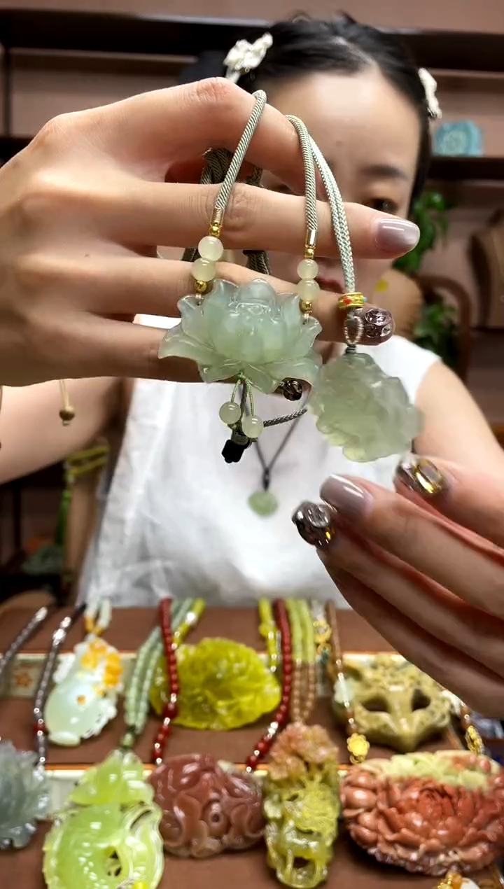 未镶嵌岫玉吊坠·