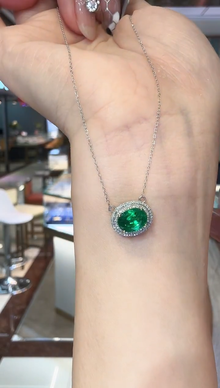 18K金镶嵌项链祖母绿1.35ct
