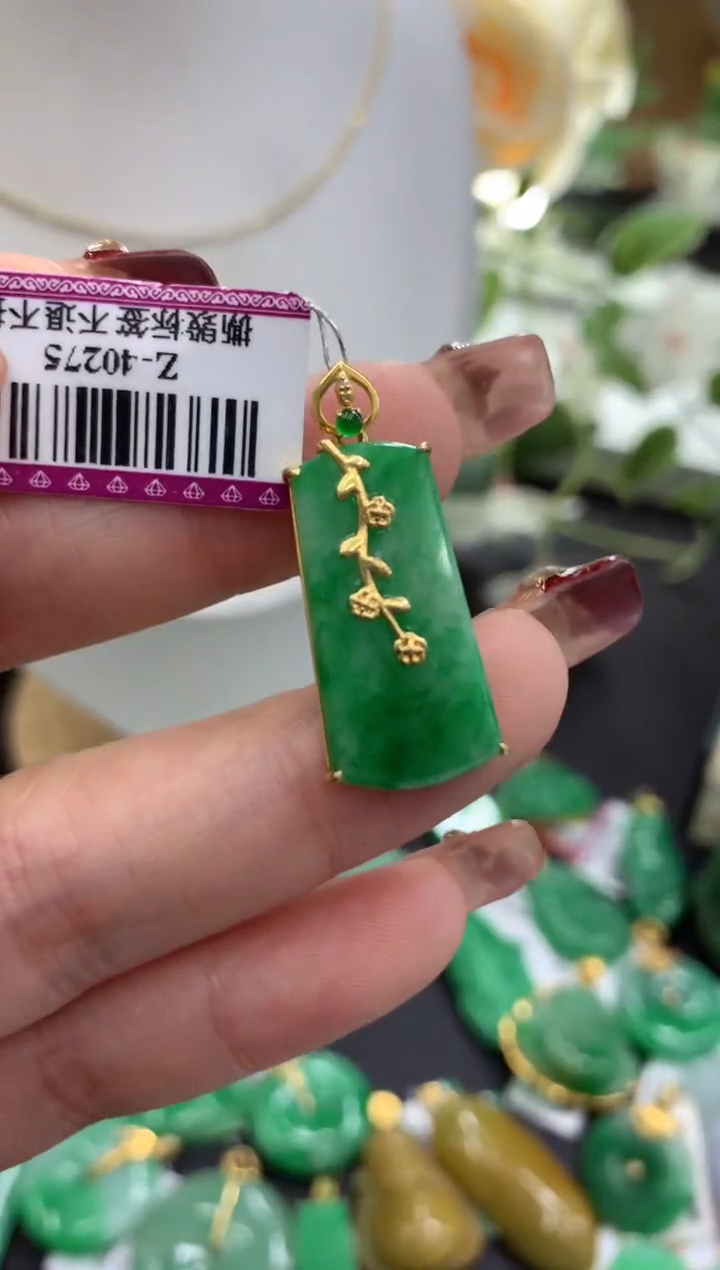 【闪购商品】翡翠吊坠(不含链)18K金镶嵌挂件