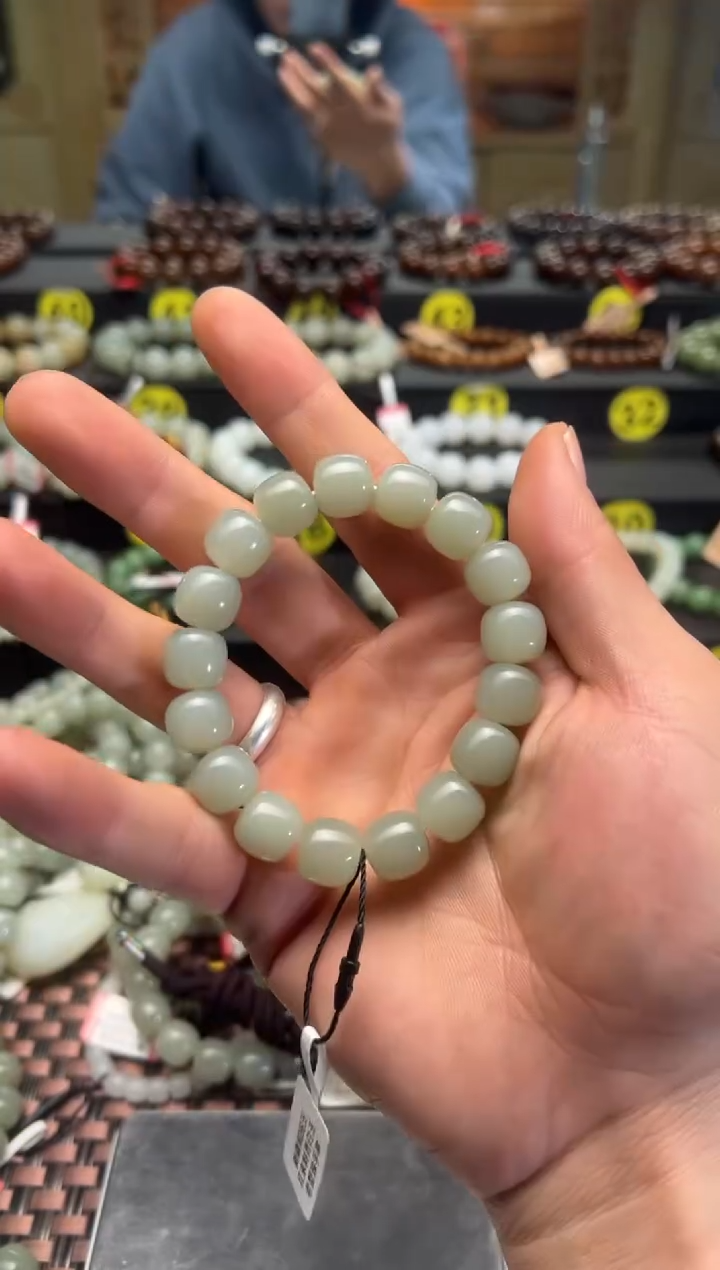 【闪购商品】和田玉手串未镶嵌且末料青白玉老型珠手串卡11*12