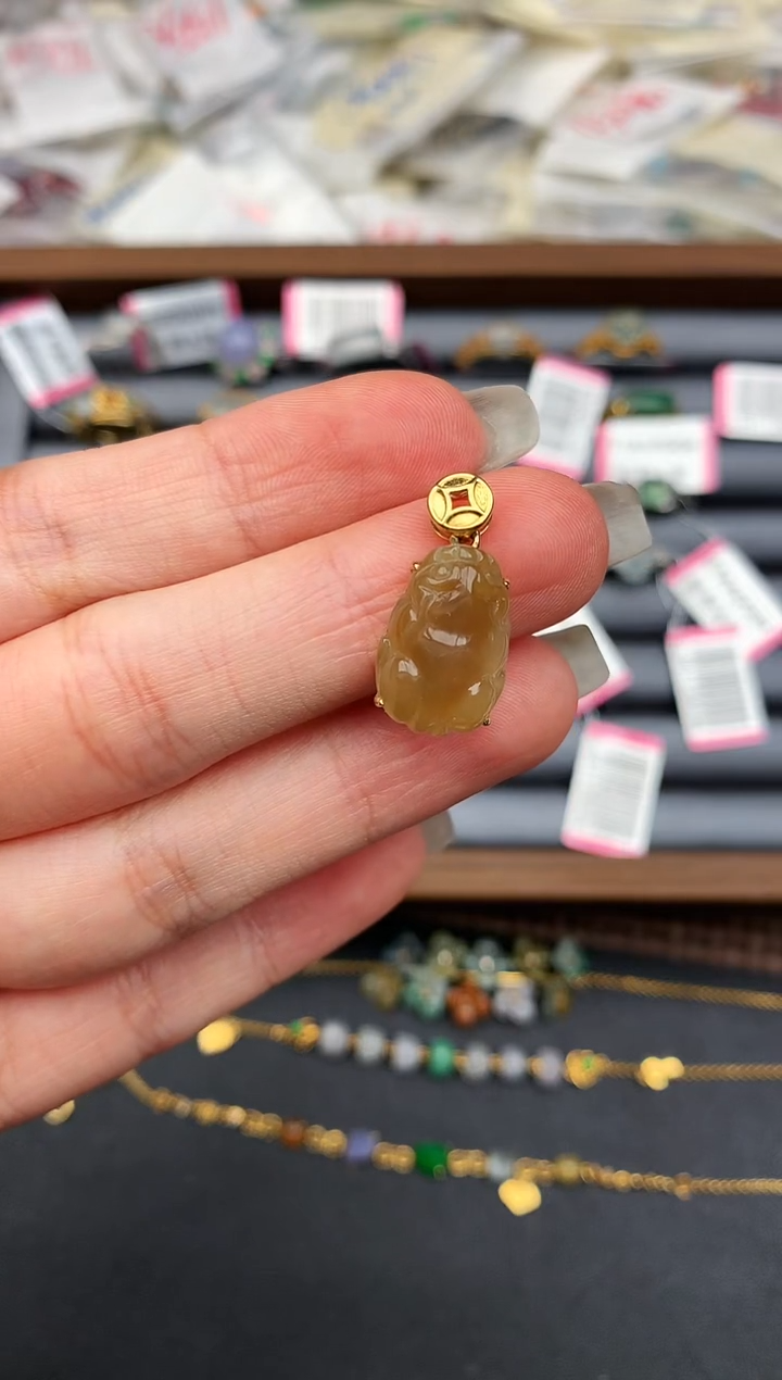 18K金镶嵌挂件翡翠—