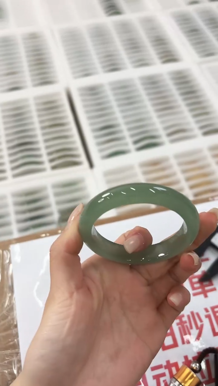 未镶嵌手镯石英质玉66-53D