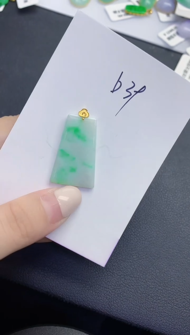 颈饰18K金镶嵌翡翠缅甸天然翡翠A货