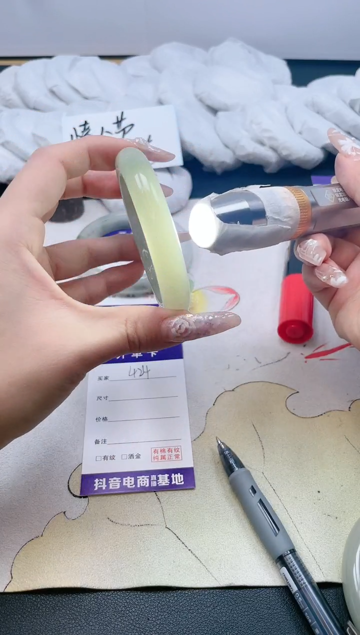 【闪购商品】石英质玉手镯合金424/56.2