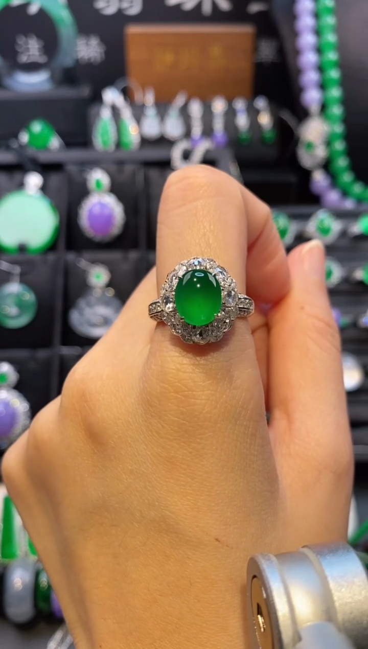 【闪购商品】翡翠戒指18K金镶嵌蛋面戒指5181701