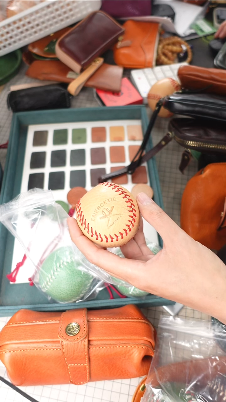 牛皮原色有LOGO棒球