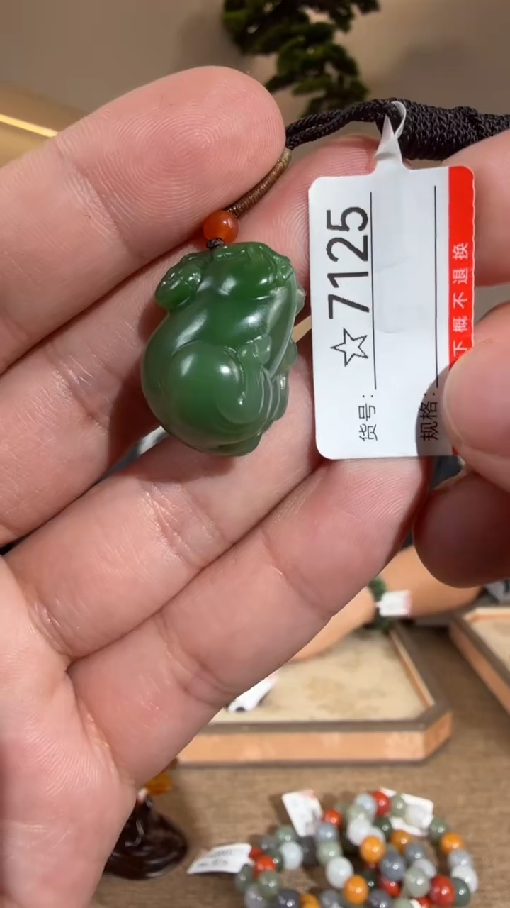 颈饰未镶嵌和田玉爱**儿1